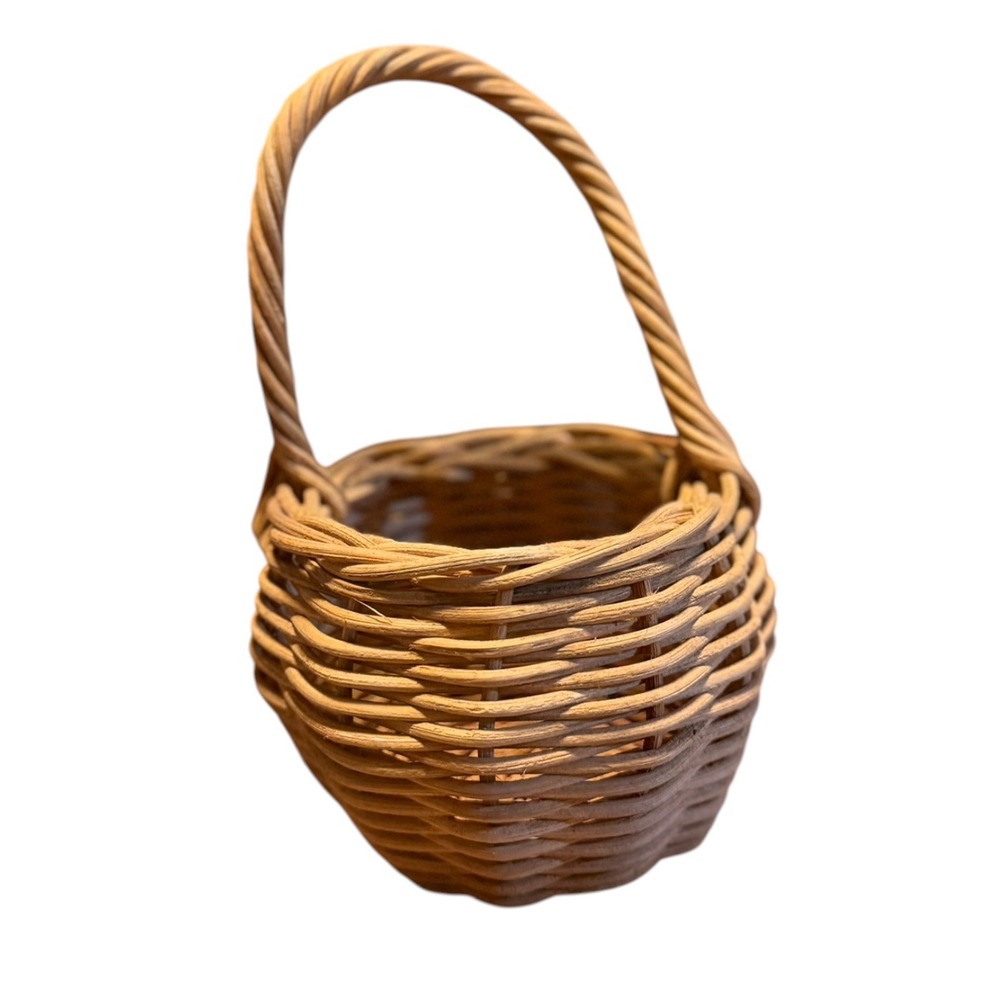 Vintage Small Round Wicker Basket with Twisted Handle Scalloped Base 6 Inch - Picture 4 of 9